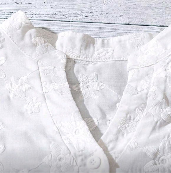 Emery Rose Casual V-Neck Button Short Sleeve Top - White - Picture 5 of 7